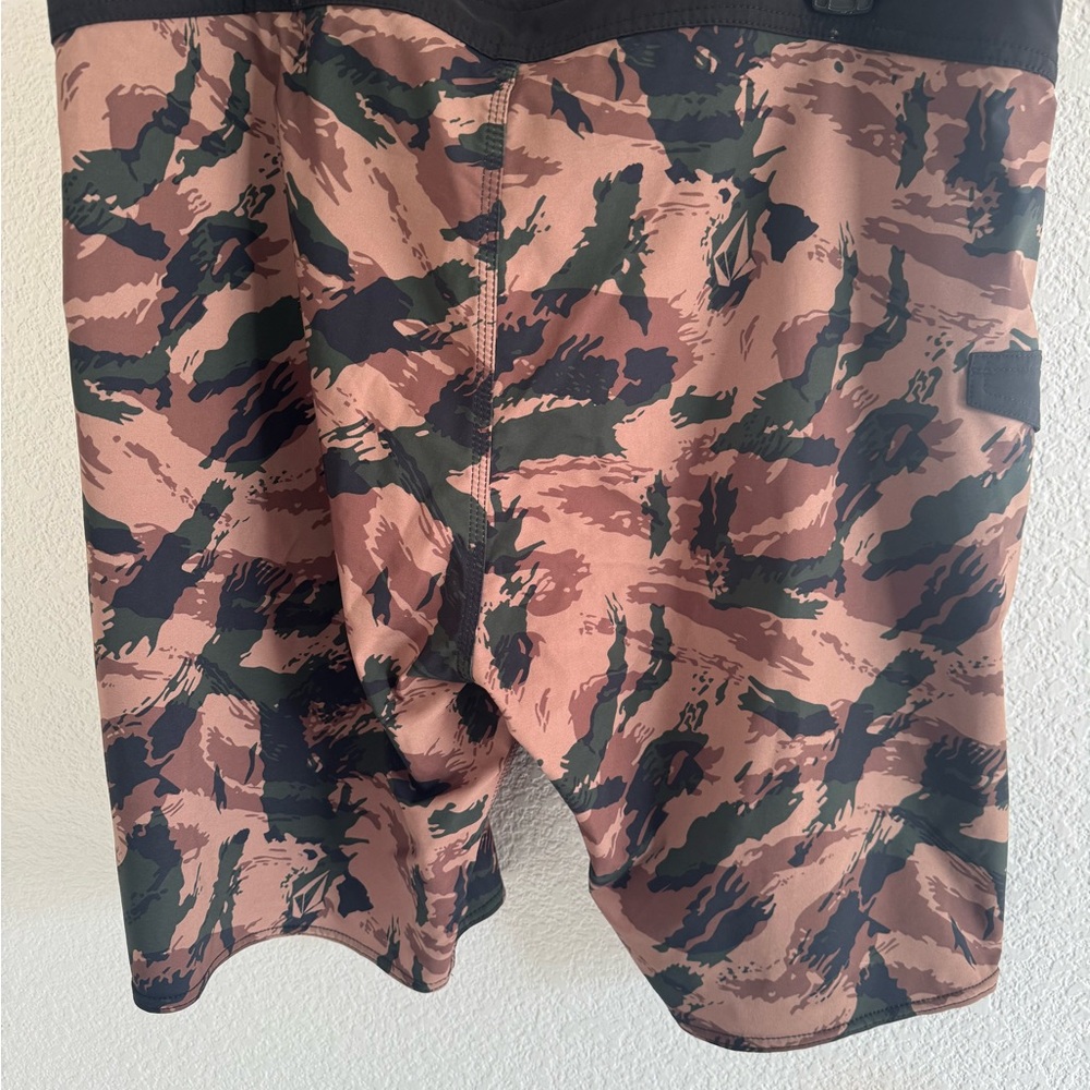 Volcom Mod-Tech Gray Camo Shorts - Picture 4 of 5